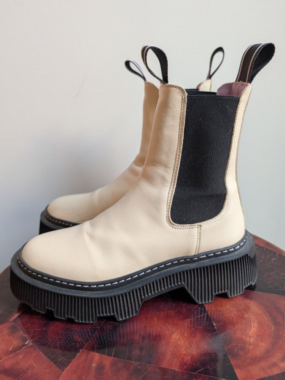 LAST Trixy Chelsea Boots Off White Black Lug Platform Sole Size 36 / US 6